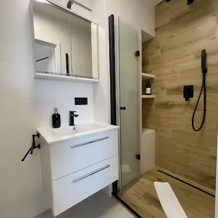 Urban Premium Baildona 18a, Free Garage, Self Check-in *