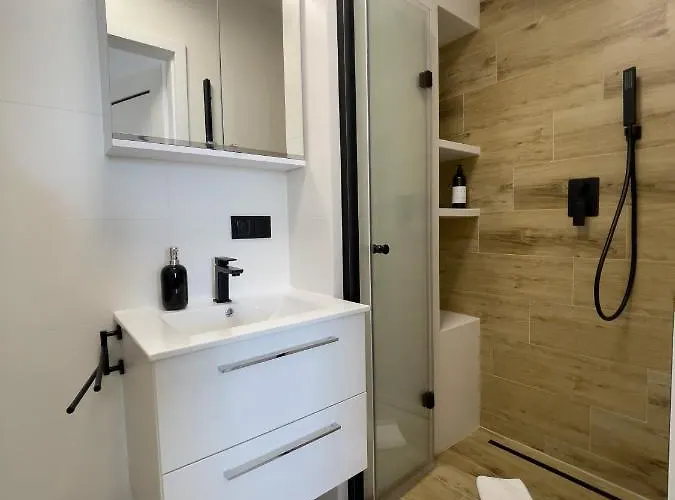 Urban Premium Baildona 18a, Free Garage, Self Check-in *